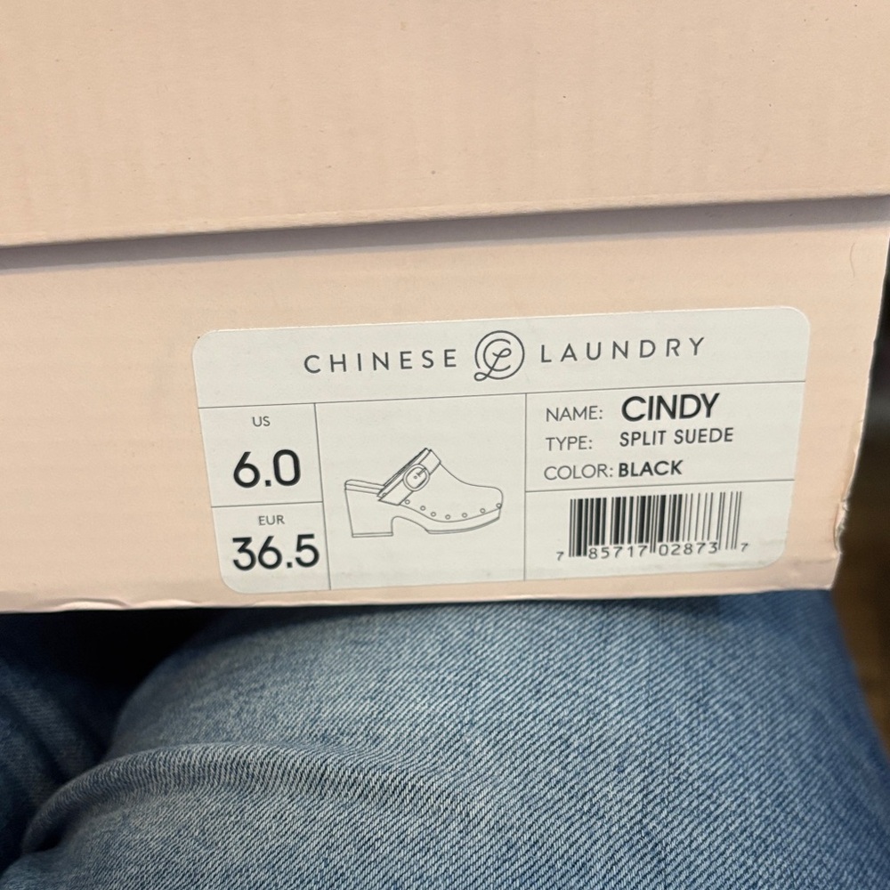 Chinese Laundry Cindy Split Suede Clogs in Black